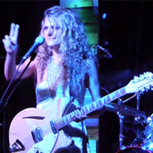 Meet your Posher, Lily - Picture 4 of 8